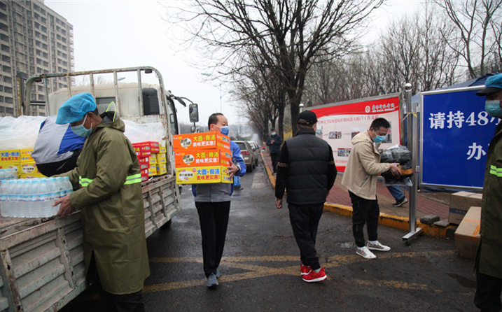 2月25日，山東金格瑞機械有限公司派代表來到齊魯師范學院捐贈防疫物資，保障校園防疫物品備足備齊，助力學校的疫情防控工作。