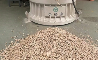 木屑顆粒機加工環(huán)保燃料顆粒，用綠色昭示未來